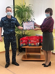 Сотрудники исправительной колонии №20 помогли собрать детей в школу