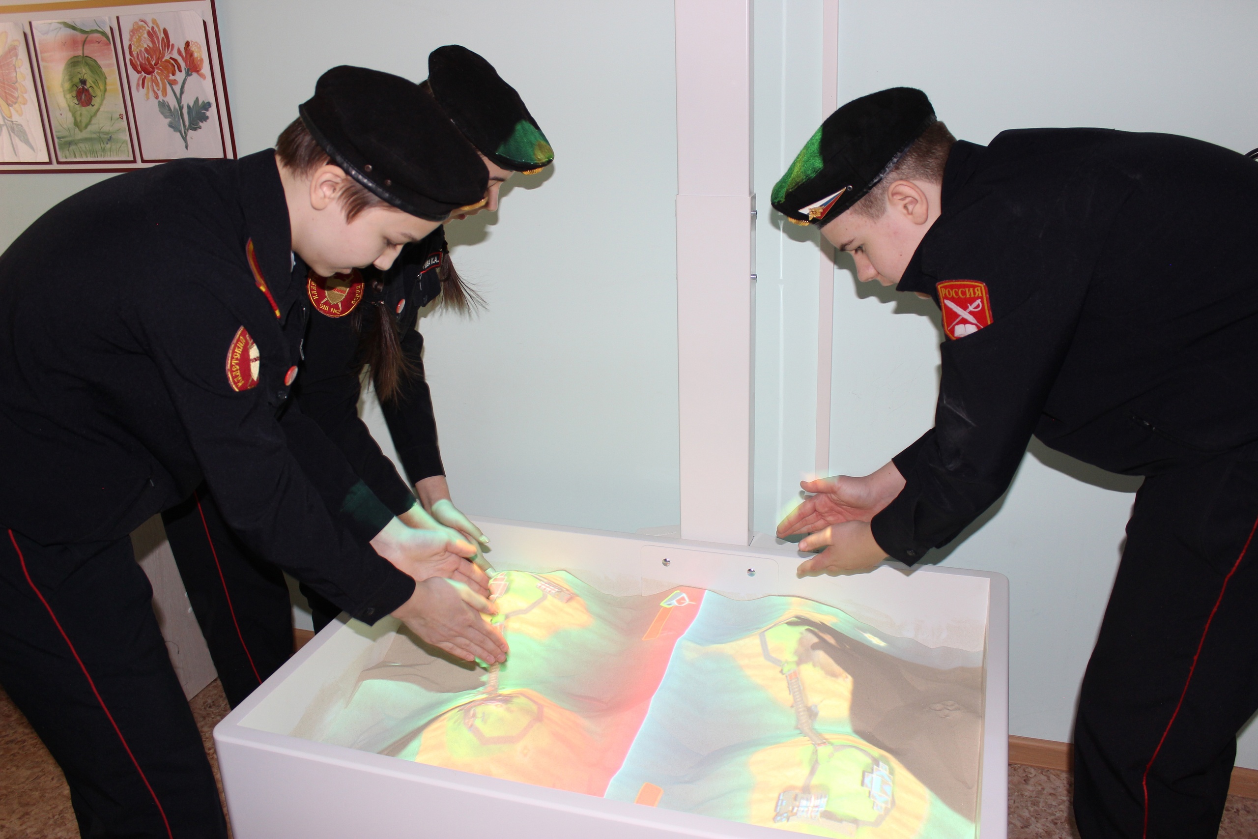 В рамках реализации Комплекса мер Вологодской области «Безопасное детство» в комплексном центре сегодня прошла квест-игра с восьмиклассниками из СШ № 2.