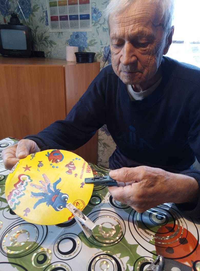 Продолжаются занятия с пожилыми людьми