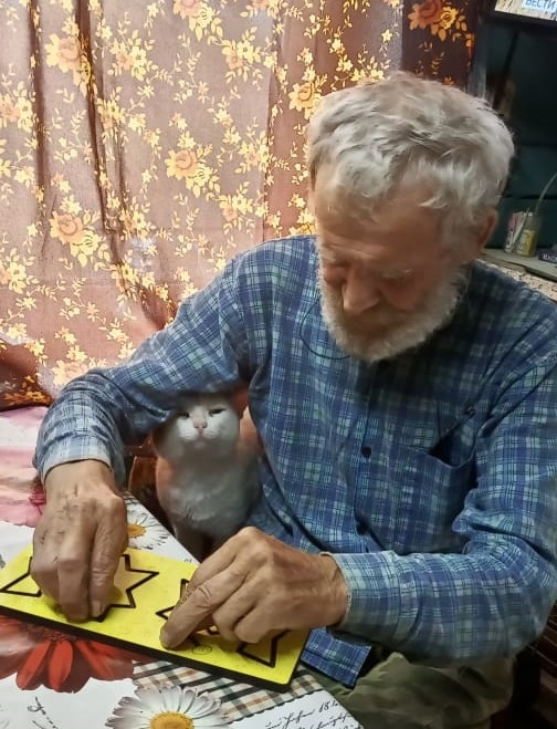 В отделении социального обслуживания на дому продолжаются занятия с пожилыми людьми по здоровье сберегающей технологии «Монтессори для пожилых»