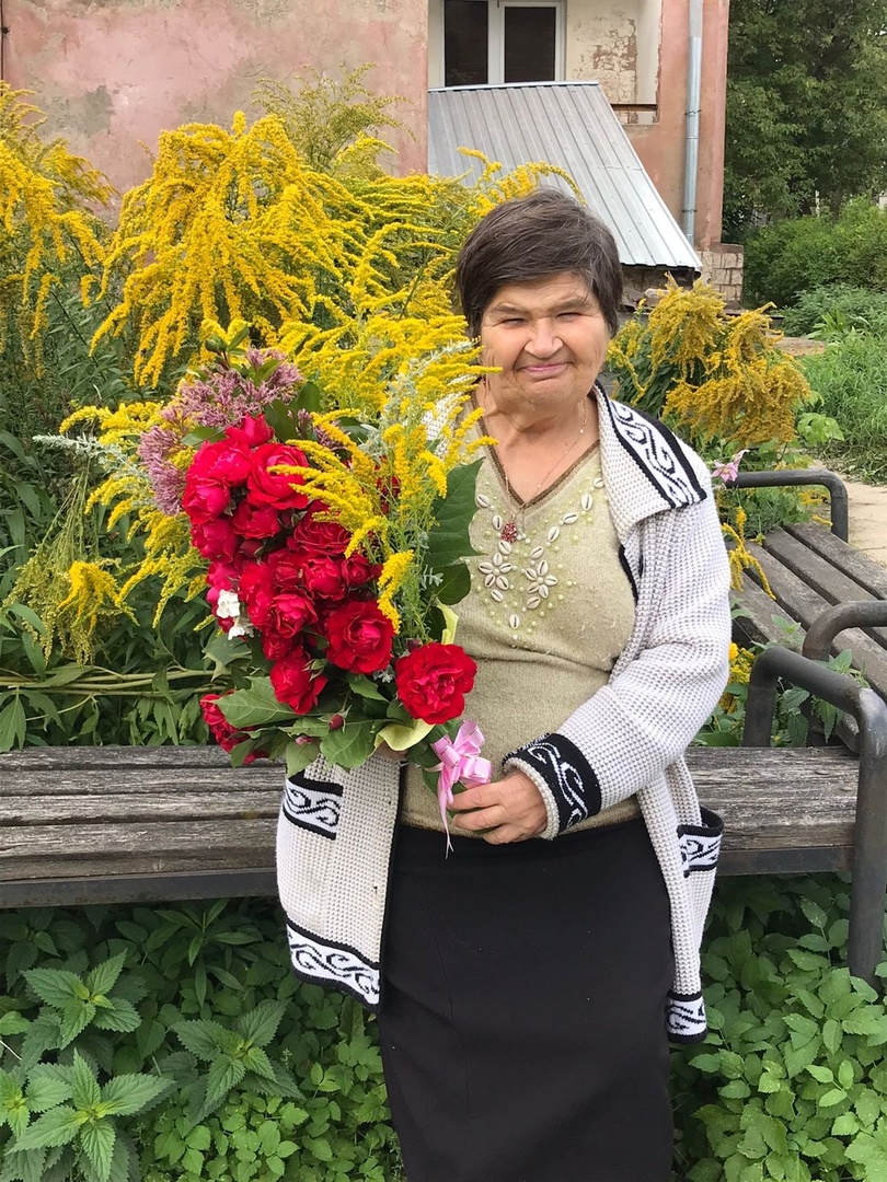 Участница группы дневного пребывания "Вместе" Бутылина Л. А. приняла участие в конкурсе "Цветы Устюжна - 2022"