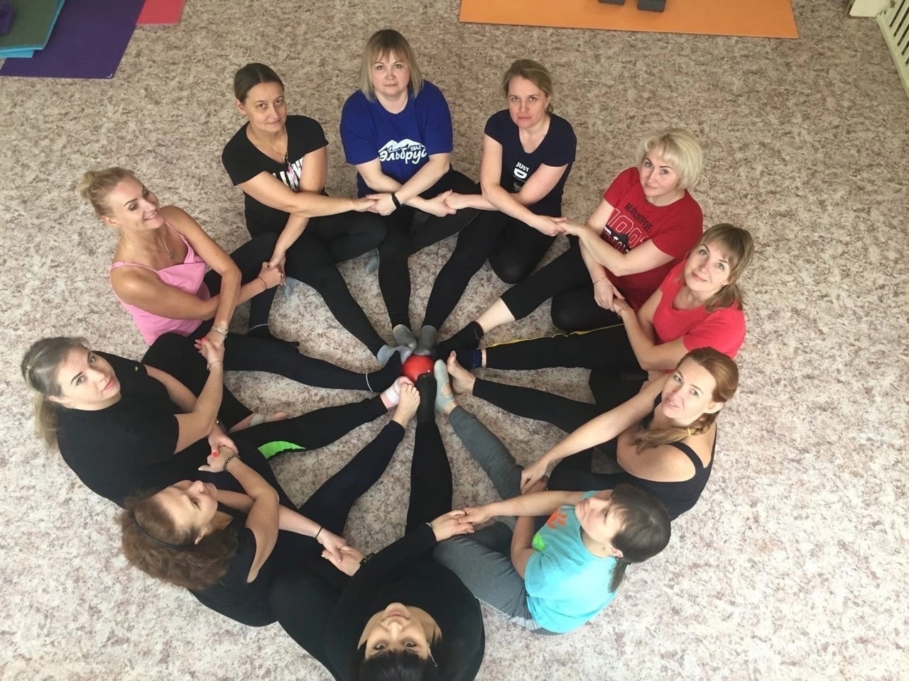 Производственная гимнастика стала одним из главных мероприятий по укреплению здоровья в нашем комплексном центре