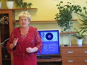 Валова Валентина Александровна порадовала получателей социальных услуг задорными песнями