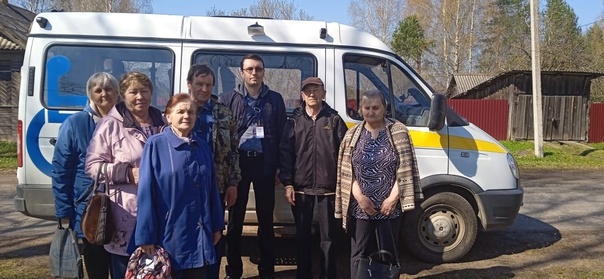 Мобильная бригада помогает пожилым людям