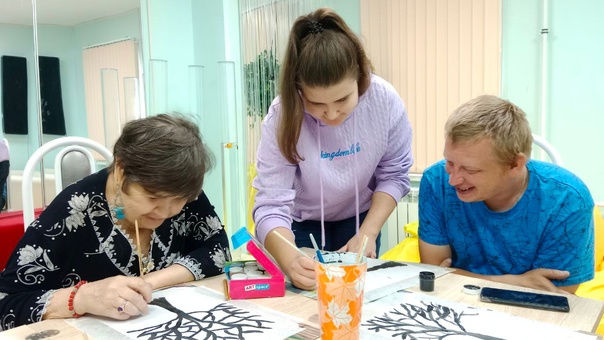 Мастер-класс по рисованию чудо дерева цветными красками оказался настоящим вдохновением для группы дневного пребывания «Вместе»!