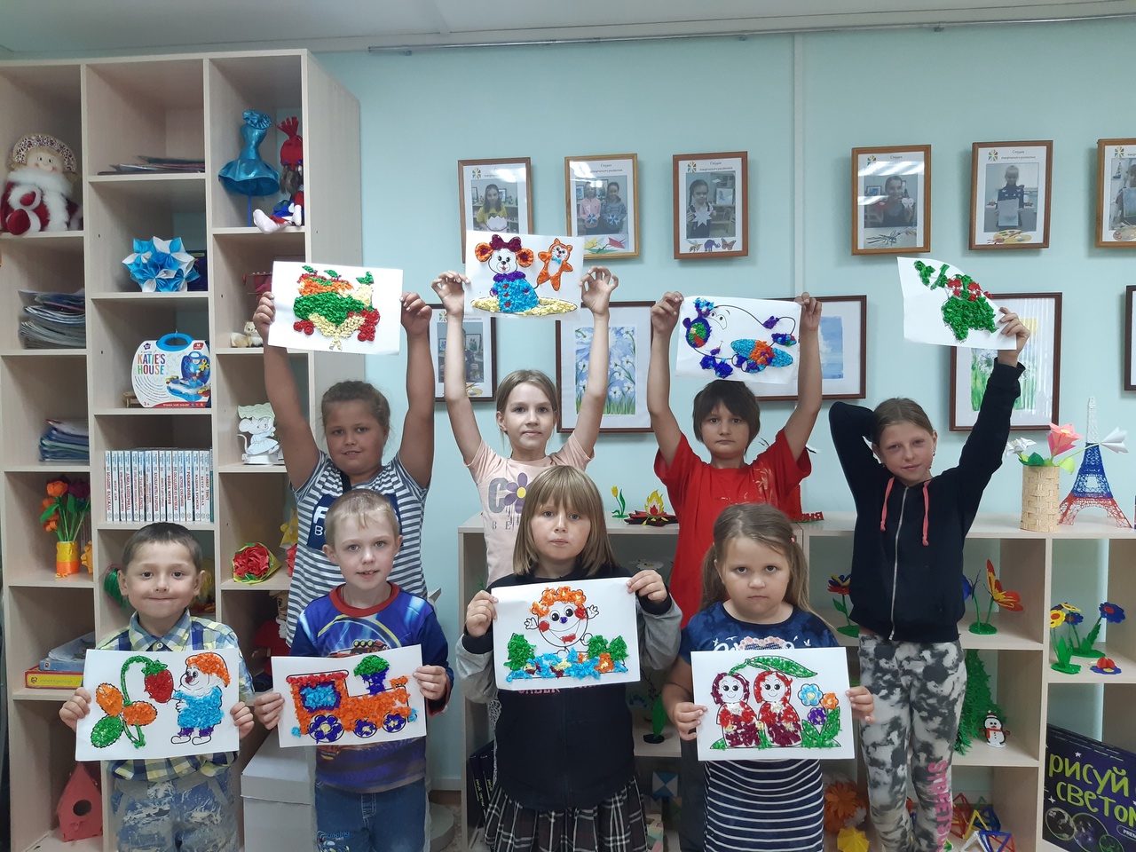 Сегодня ребята выполнили аппликацию в нетрадиционной технике работы с бумагой