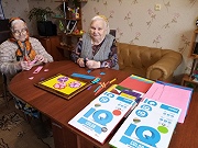 Пальчиковая гимнастика, упражнения со специальными мячиками, творческие занятия