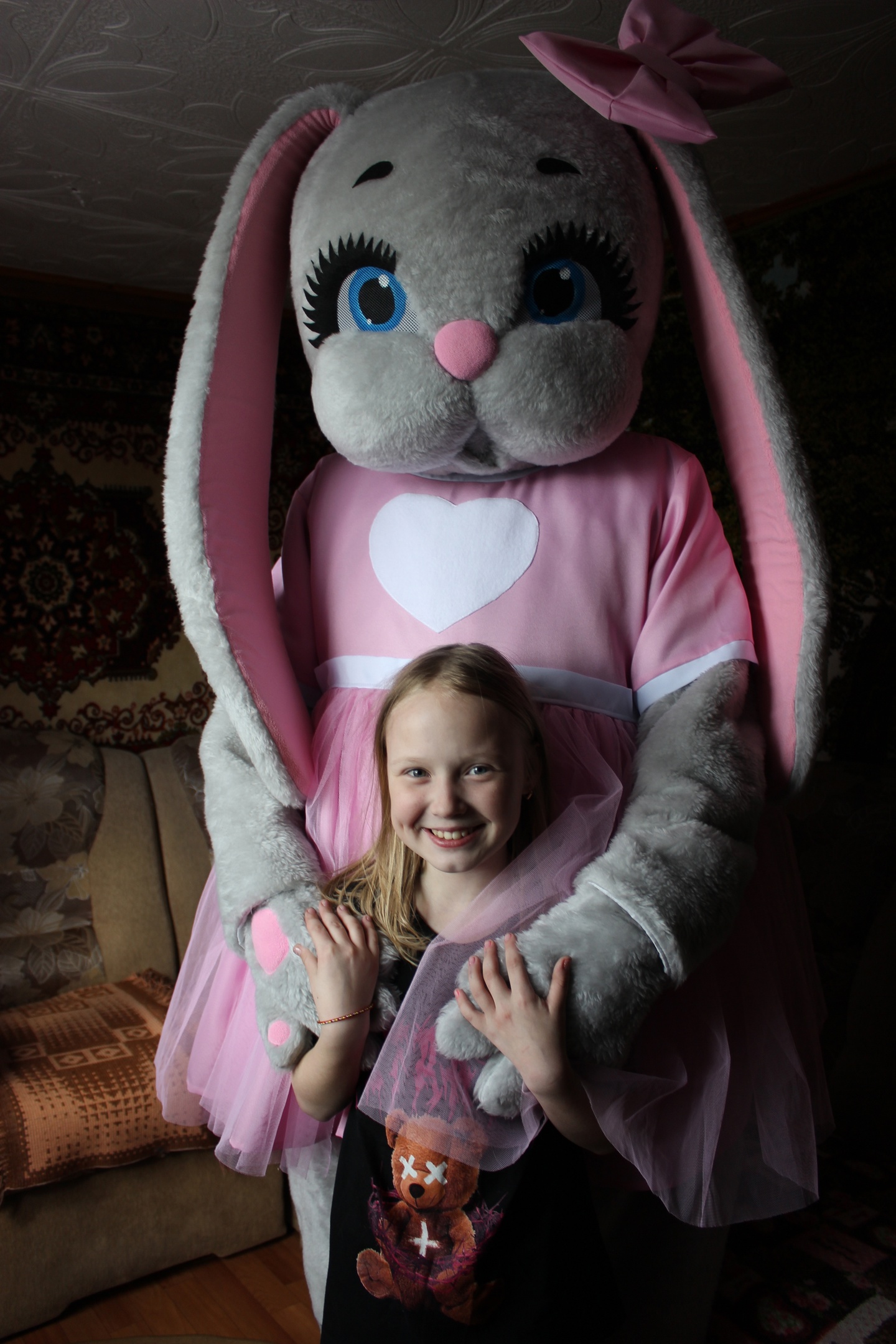 Поздравить с юбилеем 10-летнюю Ульяну пришел очень музыкальный заяц