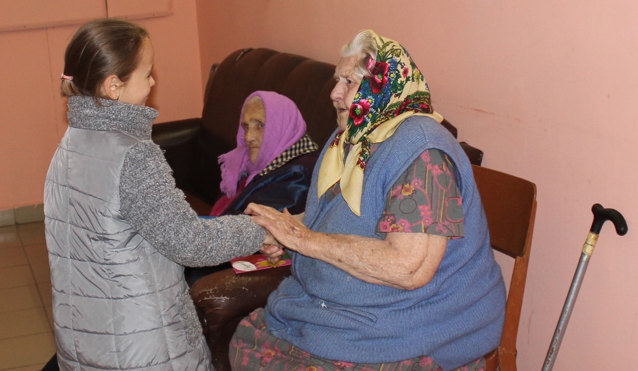 Поздравление жителей специального жилого дома с наступающим праздником