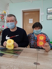 На улице еще лежит снег, а на календаре уже весна!