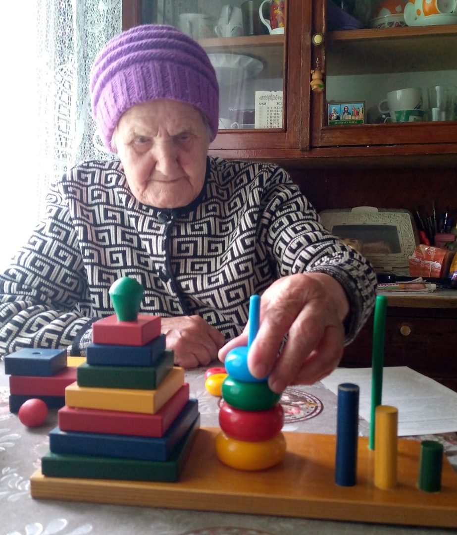 Продолжаются занятия с получателями социальных услуг по здоровьесберегающим технологиям