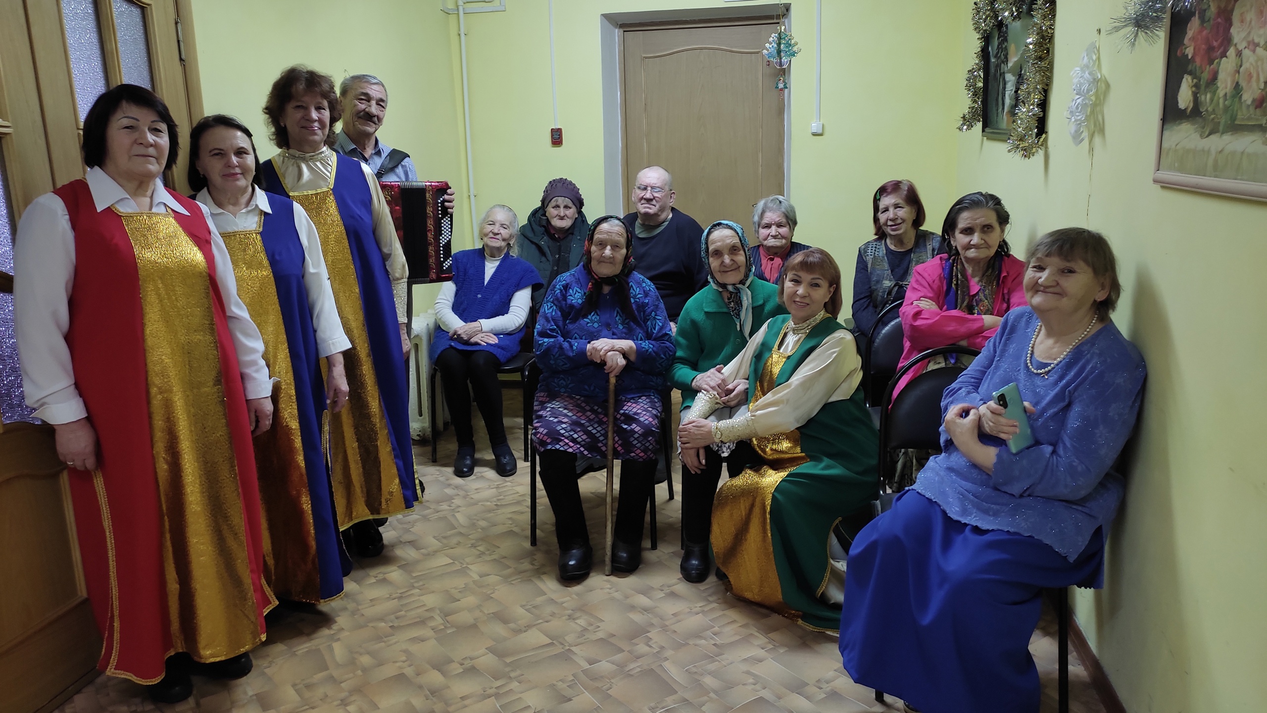 «Серебряные» волонтеры поздравили ветеранов.